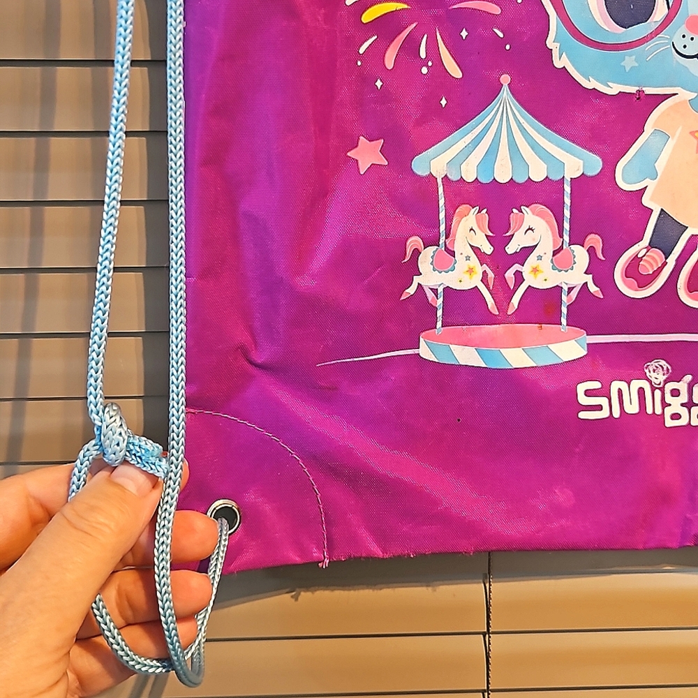 Smiggle preloved drawstring bag sport for school sports, swimming, football etc - Picture 5 of 17